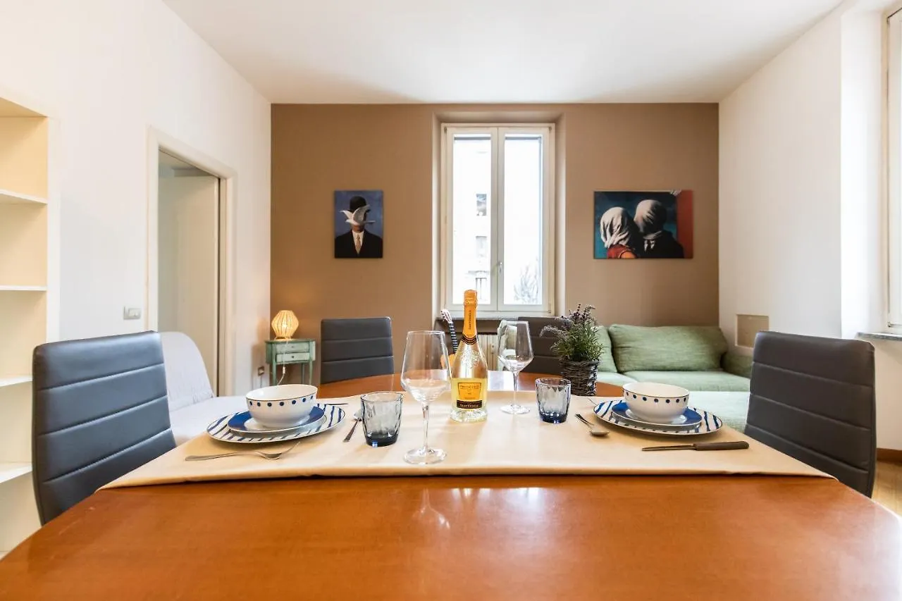 Free Parking Exclusive Apartment Magritte Style Milan
