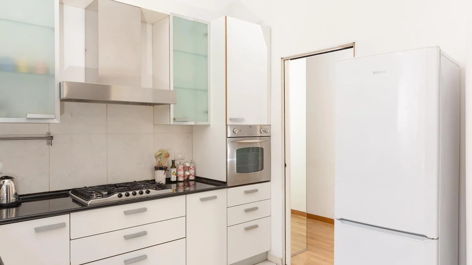 Free Parking Exclusive Apartment Magritte Style Milan